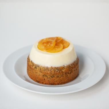 MARGARET HOWELL CAFE / POPPY SEED CAKE