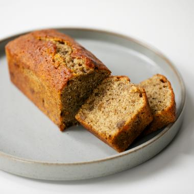 MARGARET HOWELL CAFE / LIGHTGREY & ORANGE POUND CAKE