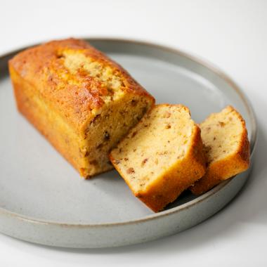 MARGARET HOWELL CAFE / HAZELNUT & WALNUT POUND CAKE