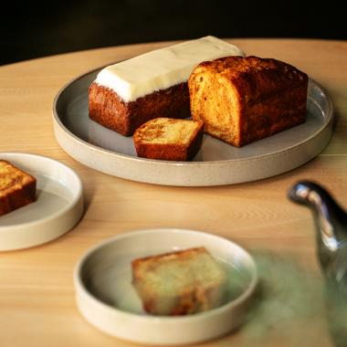 MARGARET HOWELL CAFE / CARROT  CAKE & SALT CARAMEL POUND CAKE