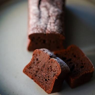 MARGARET HOWELL CAFE / CHOCOLATE CAKE