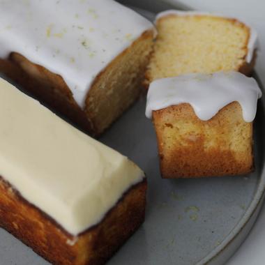 MARGARET HOWELL CAFE / LEMON DRIZZLE CAKE & CARROT  CAKE