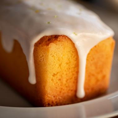 MARGARET HOWELL CAFE / LEMON DRIZZLE CAKE